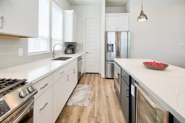 Building Photo - 1909 Maury St