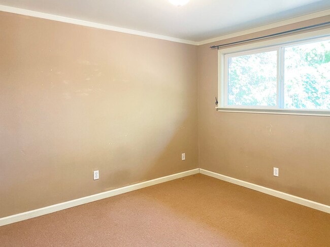 Building Photo - Darling 2 bedroom condo with fenced yard