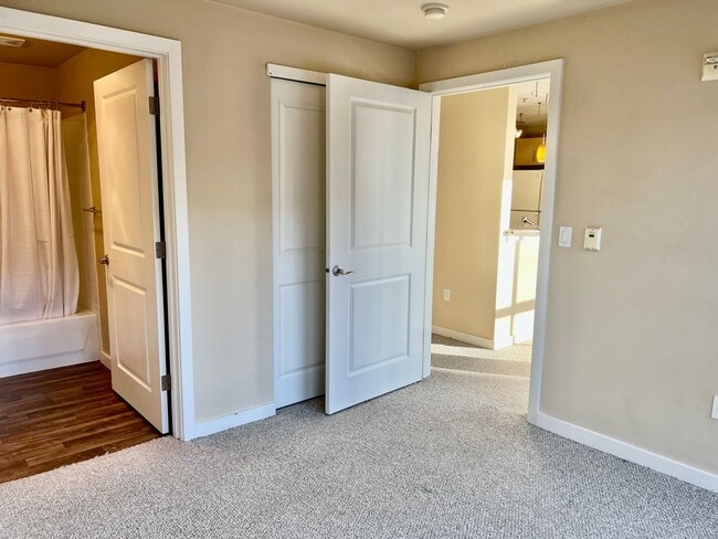 Building Photo - Spacious 2 Bedroom Condo at the Tobira!