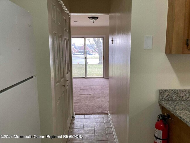 Building Photo - 2 Robinson Ct