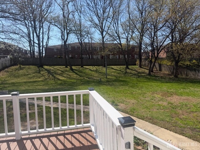 Building Photo - 13 Oakwood Dr