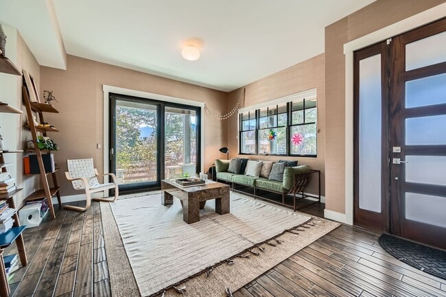 Building Photo - Refined Boulder Living - Furnished 5BDR Gem