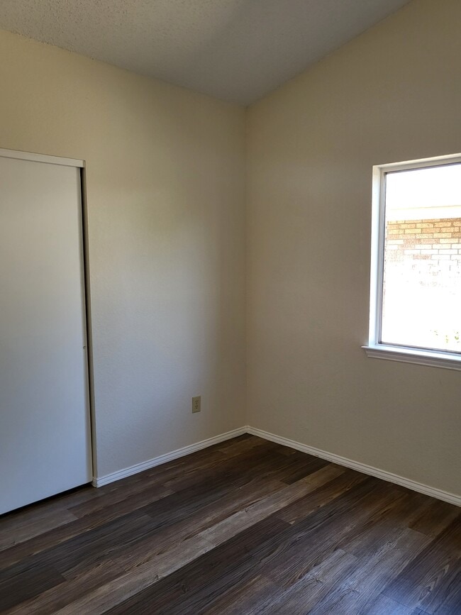 Building Photo - 11149 Paducah Ave