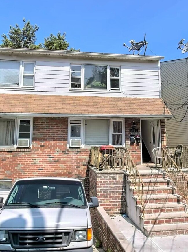 Primary Photo - 6921 Liberty Ave