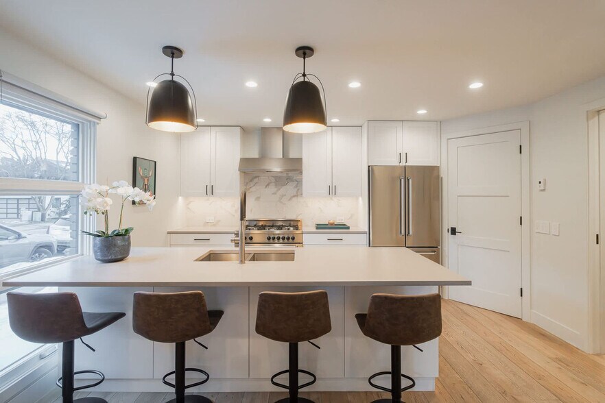 Building Photo - 800 E Hyman Ave