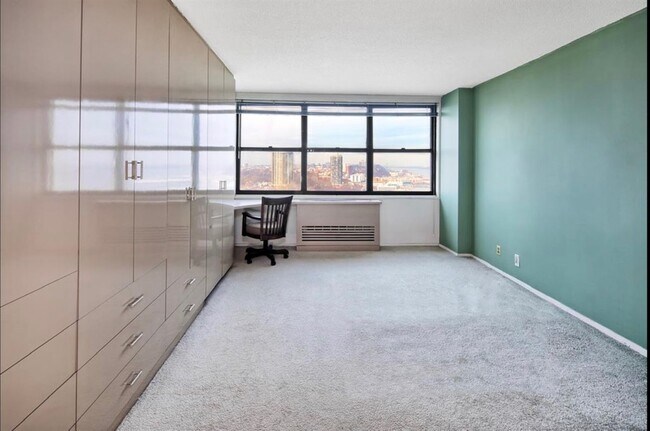 Building Photo - 7004 Boulevard E