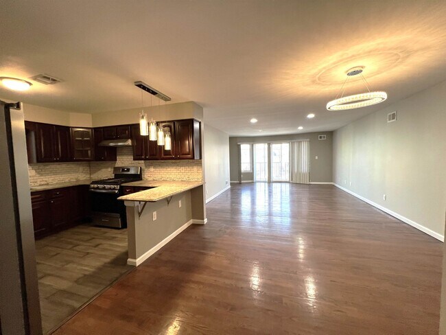 Building Photo - 25 Wallis Ave