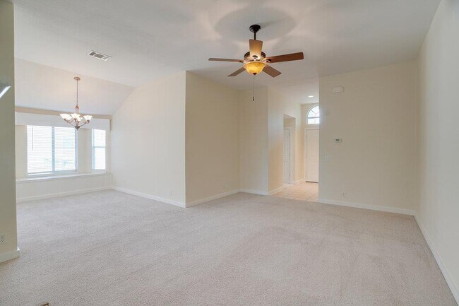 Building Photo - 402 Hickory Tree Dr