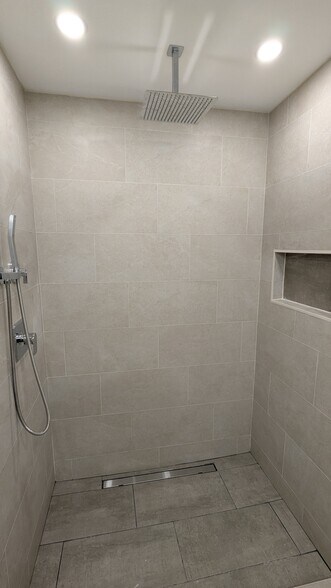 Building Photo - 628 Portland St