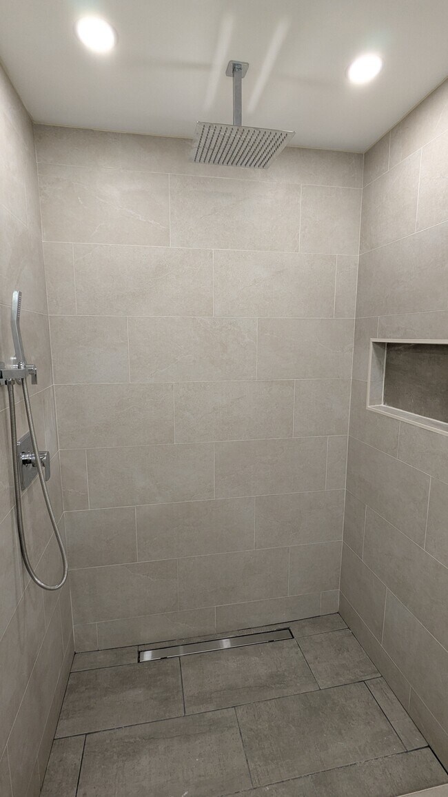 Building Photo - 628 Portland St