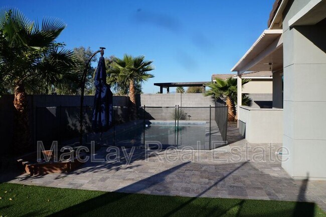 Building Photo - 1193 E Nolan Pl