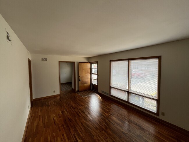 Building Photo - 120 N Joann St