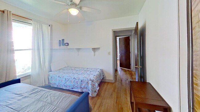 Building Photo - Renovated 3-Bedroom Home – Furnished or Unfurnished – Prime Location!