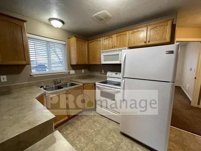 Building Photo - 2 Bed / 1 Bath Apartment - Idaho Falls