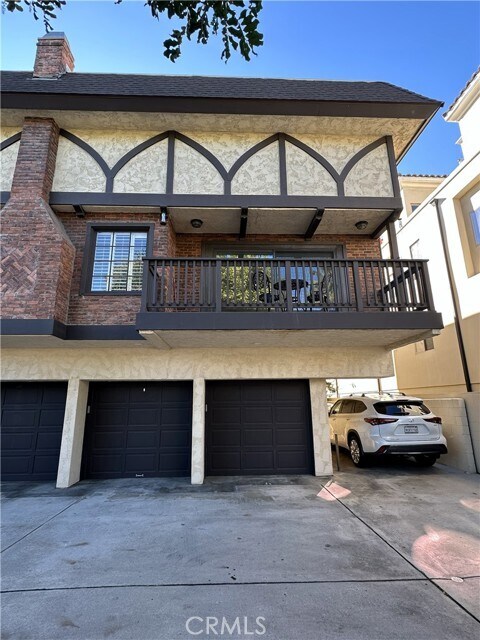 Building Photo - 11438 Moorpark St