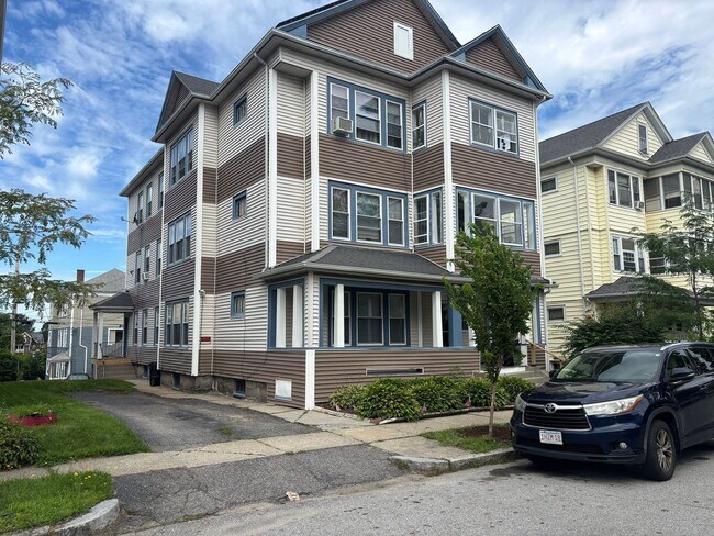 Building Photo - 17 N Woodford St