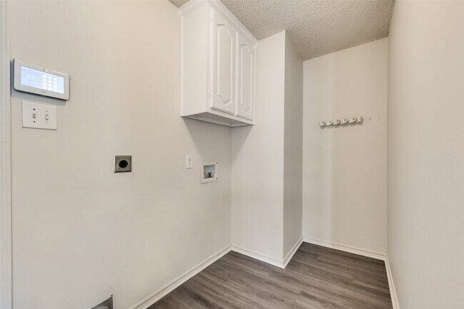 Building Photo - 5509 Fruitwood Dr