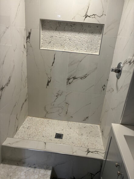 Building Photo - Room in House on Fiske St