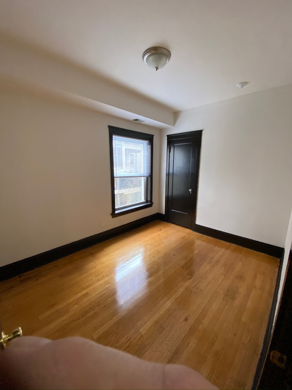 Building Photo - 1419 W Leland Ave