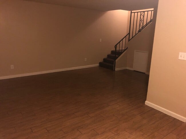 Building Photo - SW Bakersfield Condo. features 3 spacious bdrms 2.5 bath,