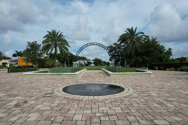 Building Photo - 1056 NE 34th Ct