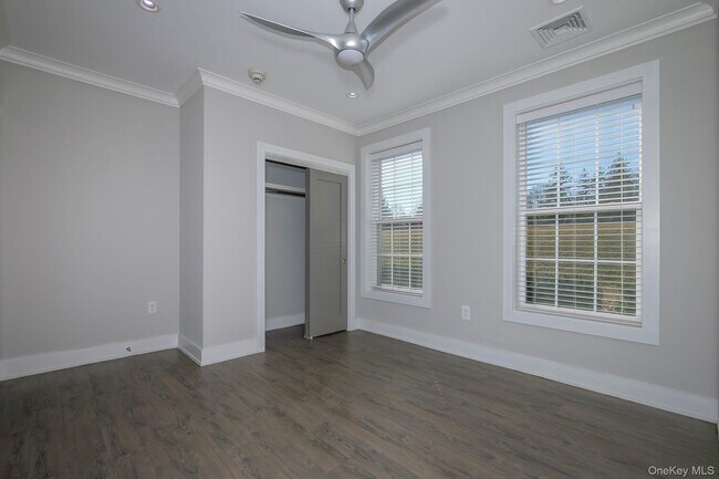 Building Photo - 88 Circle Dr