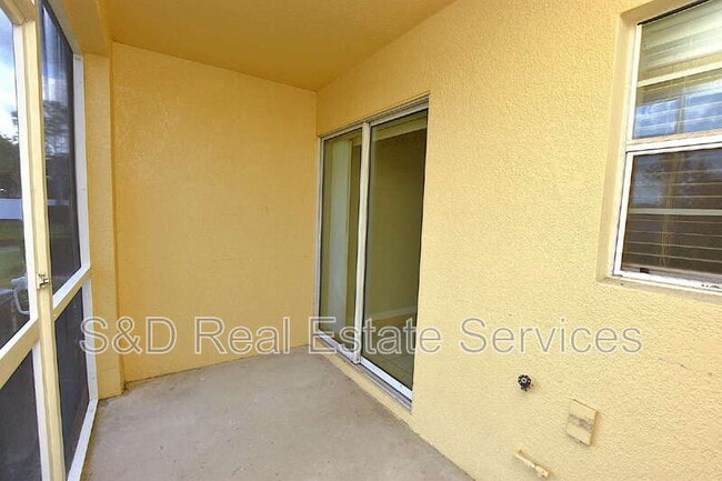 Building Photo - 515 Sandstone St