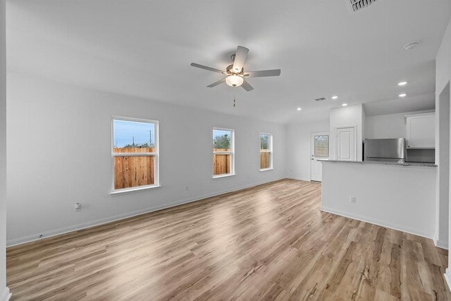 Building Photo - 14508 Wahlbergs Wy