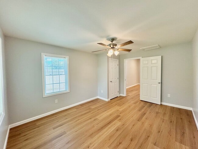 Building Photo - Your search ends here! Rent today!!