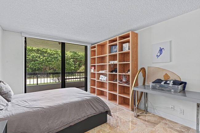 Building Photo - 277 N Ocean Blvd