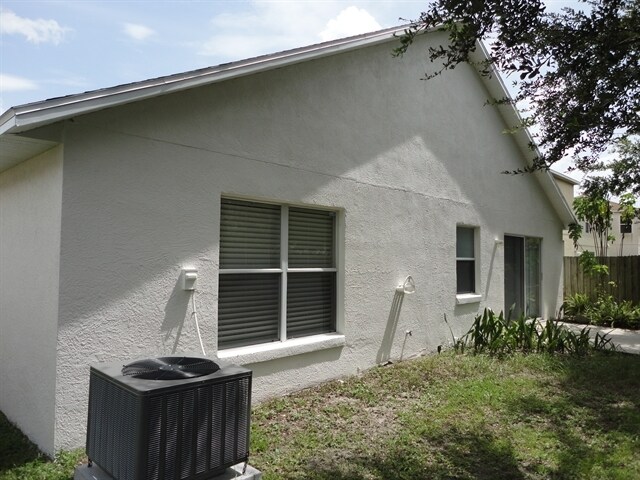 Building Photo - 6765 Waterton Dr