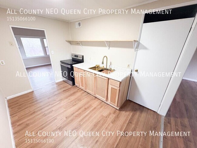 Building Photo - 2440 Ulrich Ave