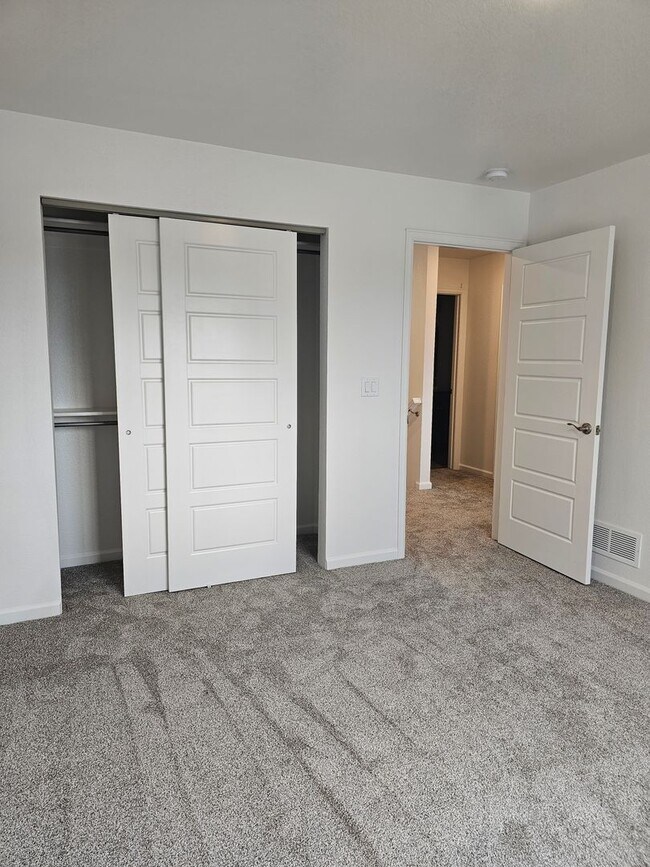 Building Photo - 901 Sonata Lane