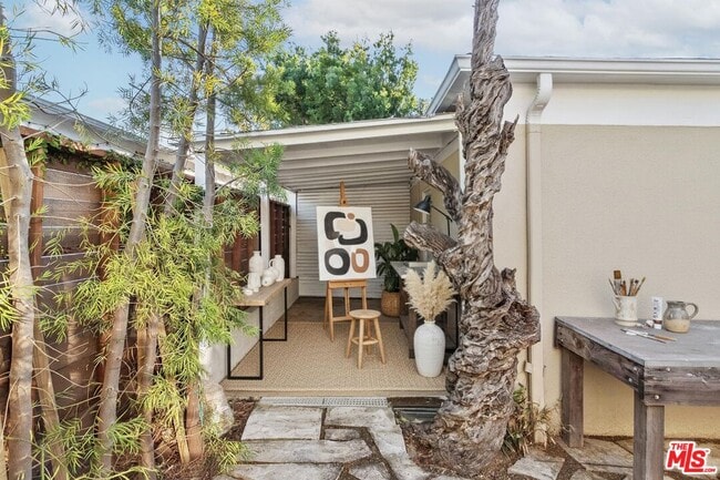 Building Photo - 920 Carrillo Dr