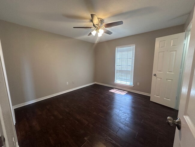 Building Photo - 1901 S 15th St