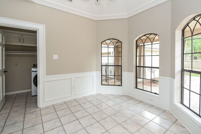 Building Photo - 127 Rush Haven Dr