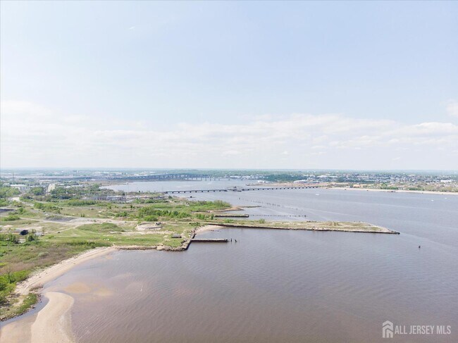 Building Photo - 5 Hilltop Ave