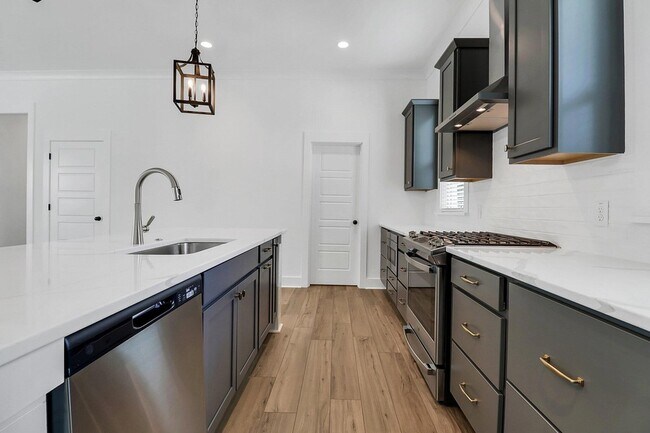 Building Photo - 502 Sound Dr