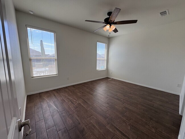 Building Photo - 1710 Wrigley Dr