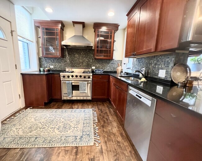 Building Photo - 5120 S Kenwood Ave