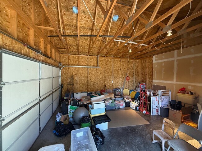 Building Photo - 913 Cardinal Dr