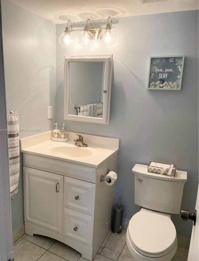 Building Photo - 220 SW 9th Ave