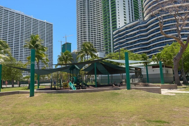 Building Photo - 1900 N Bayshore Dr