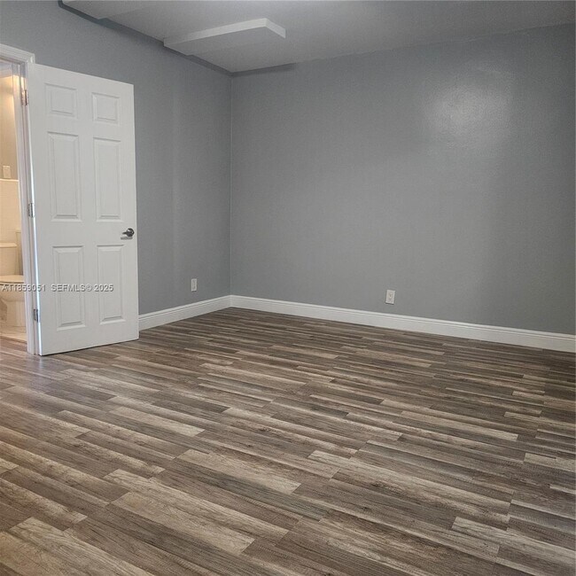 Building Photo - 3114 E Sunrise Blvd