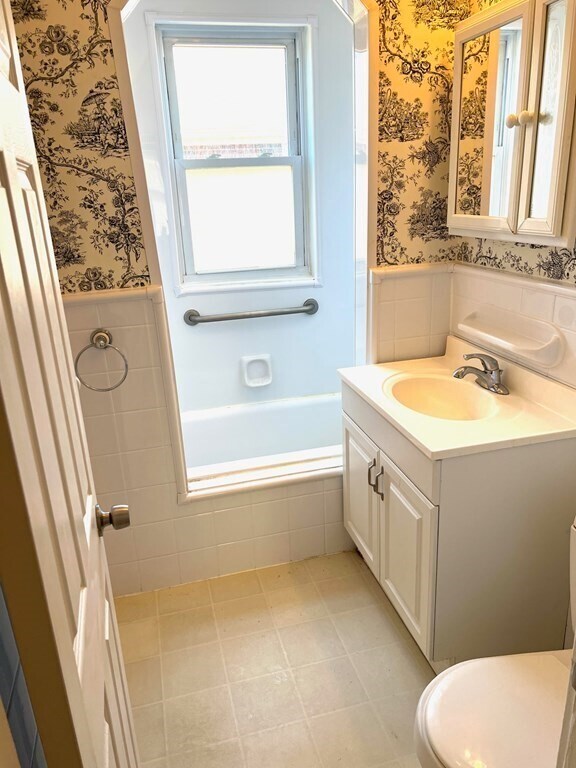 Building Photo - 15 Woodrow Ave