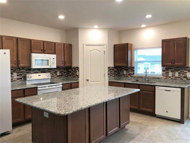 Building Photo - 3847 Exeter Ln