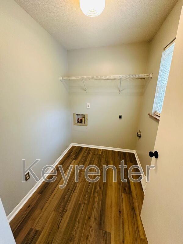 Building Photo - 11629 S Williamsburg Dr