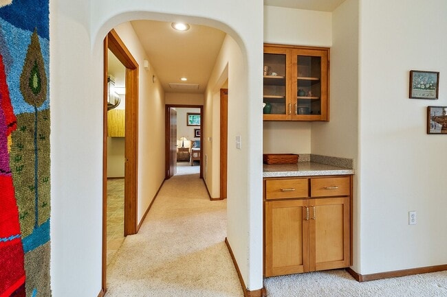 Building Photo - Mountain Meadows 2 Bedroom, 2 Bath Condomi...