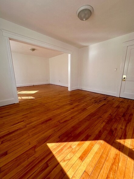 Building Photo - 58 Oxford St N