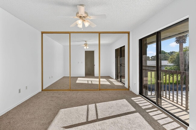 Building Photo - 3004 SE Round Table Dr